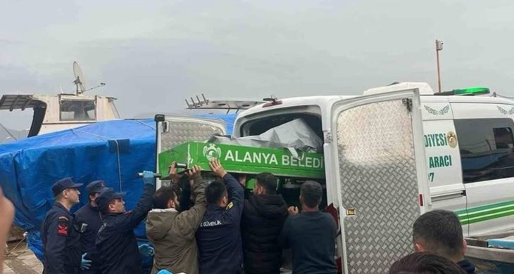 Alanya’da denizde erkek cesedi bulundu