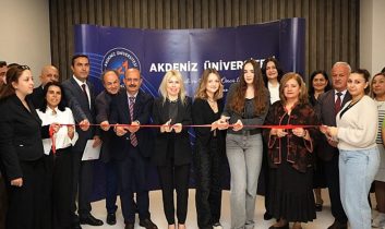 Akdeniz Üniversitesi kütüphanesi yüzde 30 büyüdü: 12 bin kişilik dev kapasite