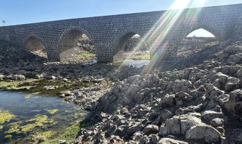 Diyarbakır’ın tarihi Dilaver köprüsü zamana direniyor