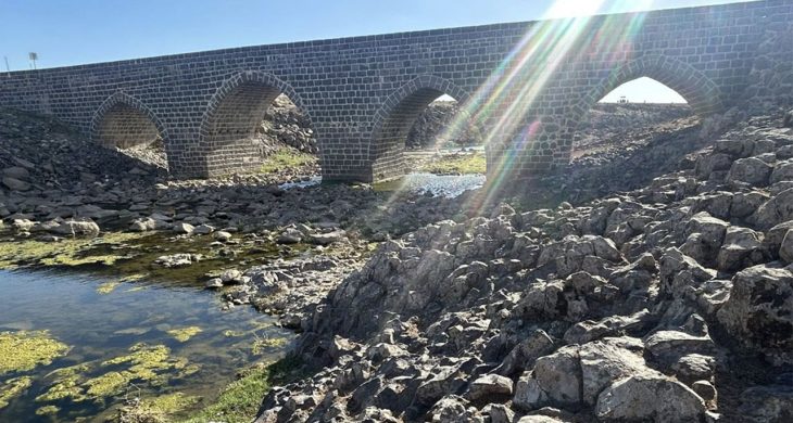 Diyarbakır’ın tarihi Dilaver köprüsü zamana direniyor