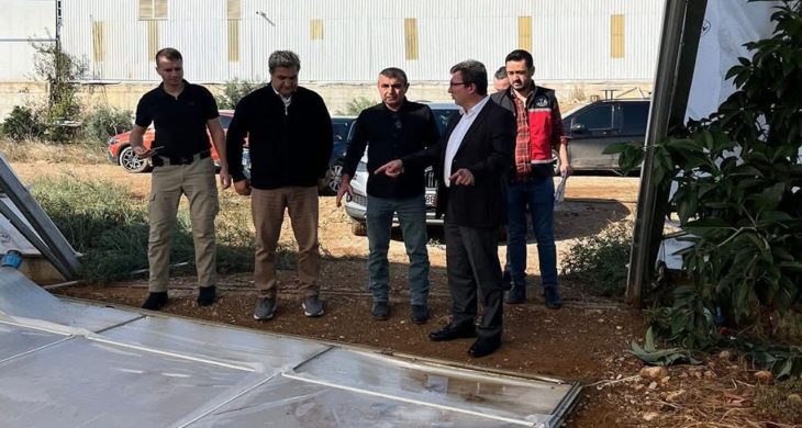 Serik’te fırtına seraları vurdu: Zarar tespit çalışmaları başladı
