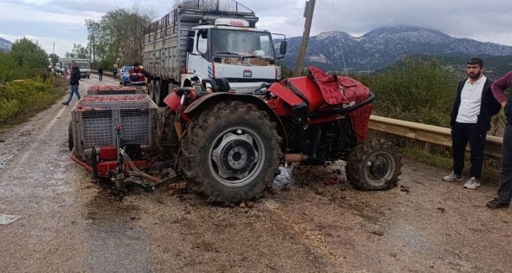Eğirdir’de kamyon ile elma yüklü traktör çarpıştı: 1 yaralı