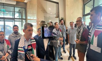 Gazze filosu’ndan dönen Antalya’lı aktivistler coşkuyla karşılandı