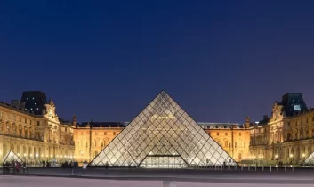 Louvre Müzesi Müdürü Laurence des Cars istifa etti