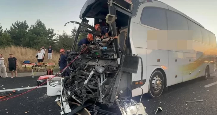 Malatya’dan gelen yolcu otobüsü kaza yaptı: 1 ölü, 10 yaralı