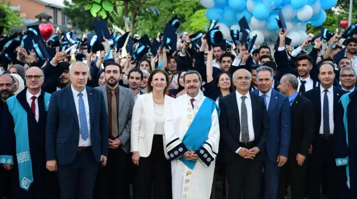 Malatya Turgut Özal Üniversitesi’nde mezuniyet coşkusu