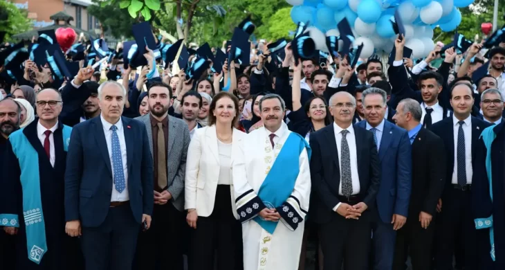 Malatya Turgut Özal Üniversitesi’nde mezuniyet coşkusu