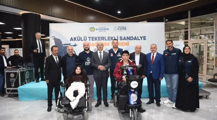 Malatya’da 80 akülü tekerlekli sandalye sahiplerine teslim edildi