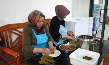 Malatya’da kadın kooperatifinde bayram tatlısı mesaisi