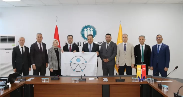 Malatya’da İnönü Üniversitesi Kütüphanesi’ne erişilebilirlik bayrağı