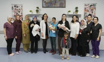 Malatya’da prematüre doğan 3 bebek sağlıkla evine döndü