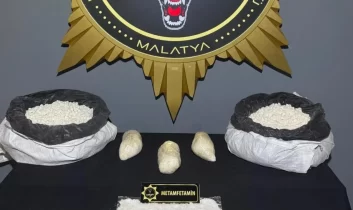 Malatya’da şeker çuvallarından 3 kilo uyuşturucu çıktı