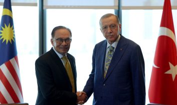 Erdoğan, Malezya Başbakanı Enver İbrahim ile telefon görüşmesi yaptı