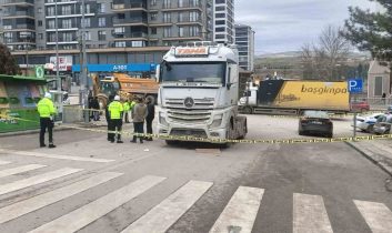Mamak’ta hafriyat kamyonunun altında kalan yaşlı kadın ağır yaralandı