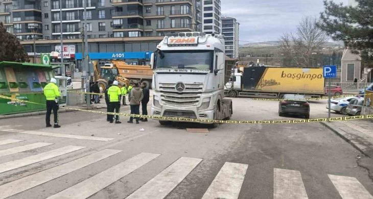 Mamak’ta hafriyat kamyonunun altında kalan yaşlı kadın ağır yaralandı