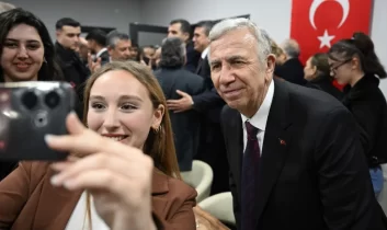 Mansur Yavaş Özgür Özel ile birlikte Haymanalılarla iftarda buluştu