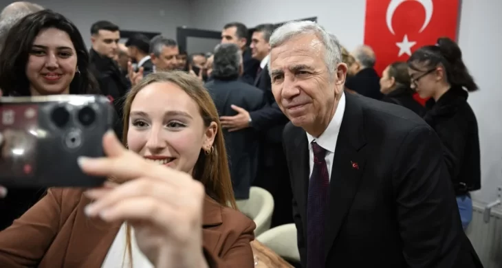 Mansur Yavaş Özgür Özel ile birlikte Haymanalılarla iftarda buluştu