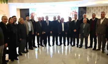 Mansur Yavaş Pursaklar İlçesi’nde düzenlenen iftar programına katıldı