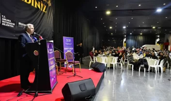 Mansur Yavaş Ramazan’ın ilk iftarını gençlerle yaptı