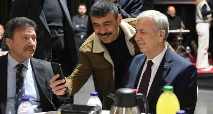 Mansur Yavaş taksici esnafıyla iftarda buluştu