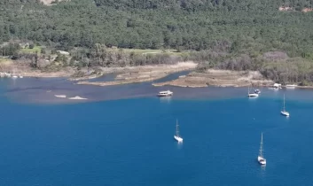 Marmaris’te deniz suyu 5 metre çekildi
