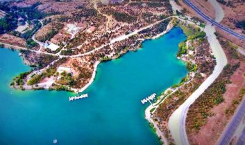 Doğa tutkunlarının uğrak noktası: Mavi Göl’deki doğal yaşam