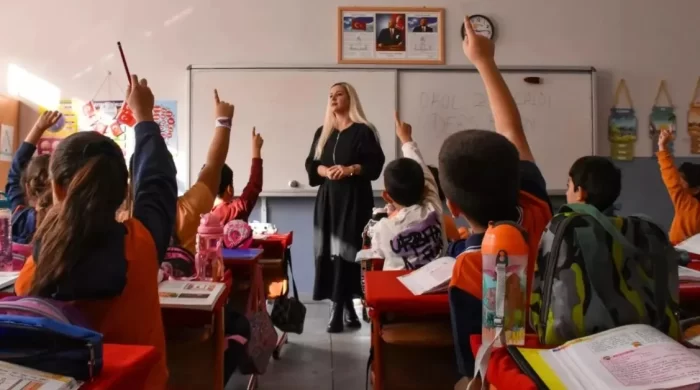 MEB’den sözleşmeli öğretmenler için ek atama