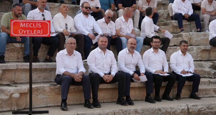 Tarihi Konuralp Amfi Tiyatro’da Belediye Meclis toplantısı yapıldı