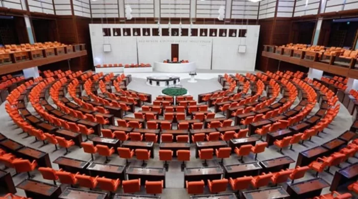 Meclis’te yeni haftanın başlıkları: doğum izni uzatılıyor, sosyal medyaya yaş sınırı geliyor