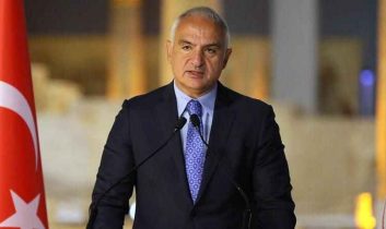 Kamyon kamyonun üzerine devrildi: 1 ölü