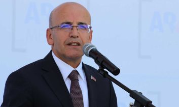 Bakan Şimşek: İkinci çeyrekte yıllık büyüme güçlendi