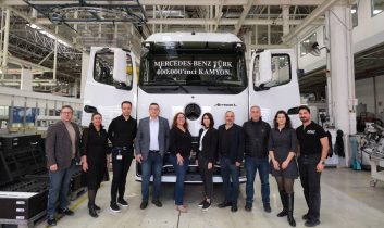 Mercedes-Benz Türk Aksaray Fabrikası’nda 400 bininci kamyon üretildi