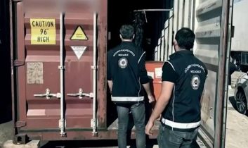 Mersin Limanı’nda göçmen kaçakçılığı operasyonu: 13 gözaltı