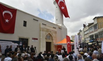 Tarsus’ta tarihi Melik Tahir Camii yeniden ibadete açıldı