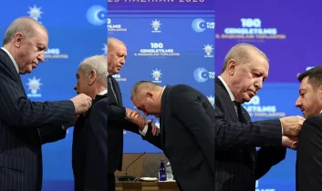 Mesut Özarslan ve iki Belediye Başkanı daha AK Parti’ye katıldı