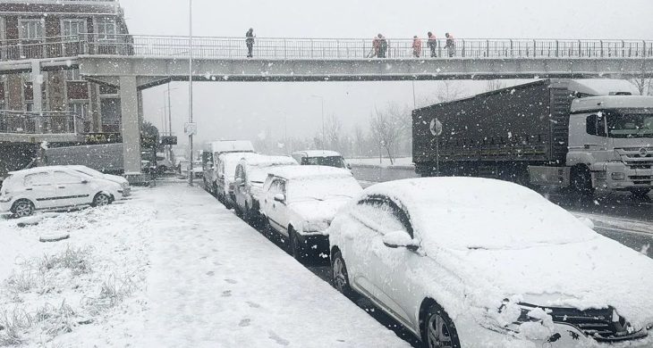 Doğu Anadolu’da kar ve tipi ulaşımı felç etti: 9 ilde 3 bin 367 yol kapalı