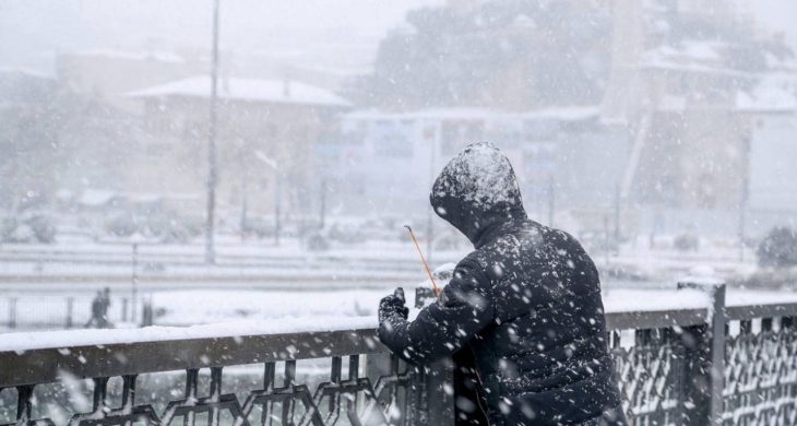Soğuk ve kar yurdun birçok noktasında ulaşımı aksattı
