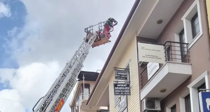 Milas’ta iş yeri bacasında çıkan yangın paniğe yol açtı