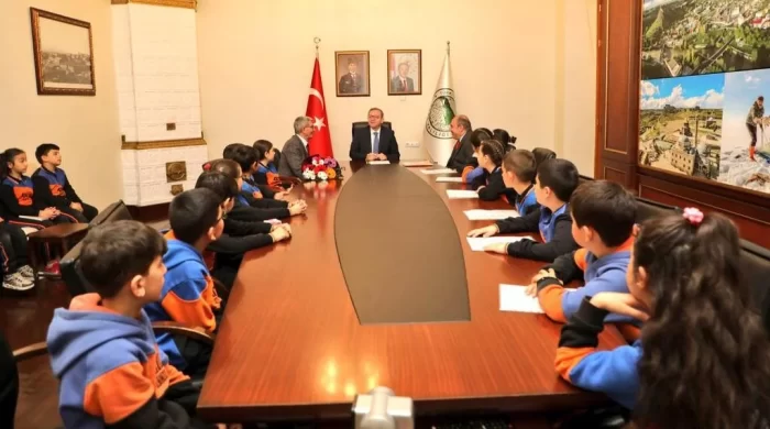 Minik öğrencilerden Vali Polat’a  ziyaret