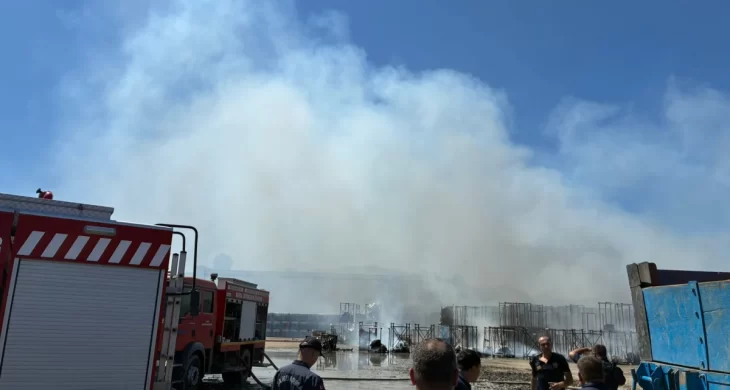 Mustafakemalpaşa’da Fabrika Bahçesinde Yangın