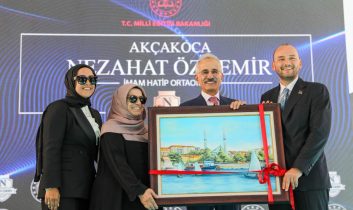MÜSİAD Başkanı Özdemir, annesi adına Akçakoca’da okul yaptırdı