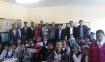 ASÜ Öğrencilerinden Kırtasiye ve Kıyafet Desteği