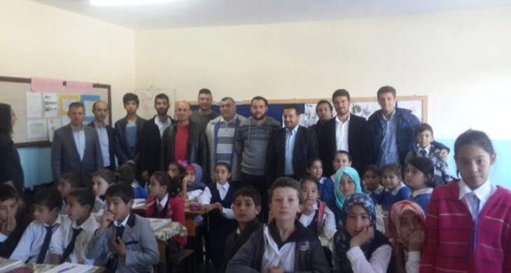 ASÜ Öğrencilerinden Kırtasiye ve Kıyafet Desteği