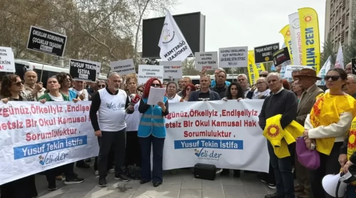 Öğrenci Veli Derneği okul saldırılarına tepki göstermek için Ankara’da eylem yaptı