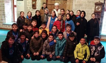 Şehit Samet Üstüner ortaokulu öğrencileri, tarihi paşa caminde