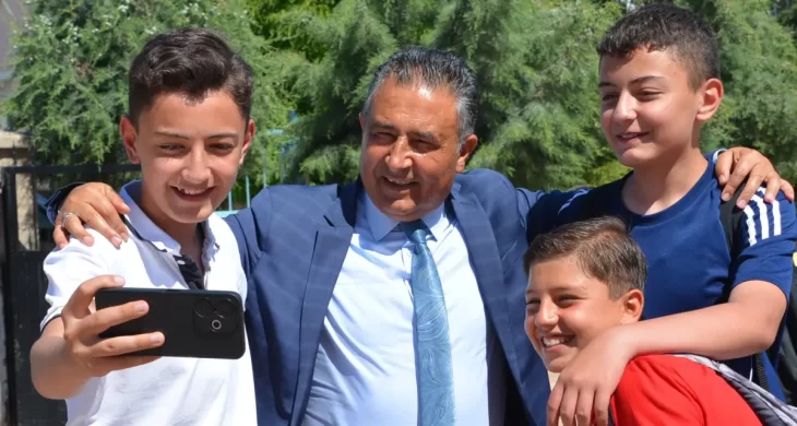 Öğrencilerden Rahmi Güney’e sevgi seli