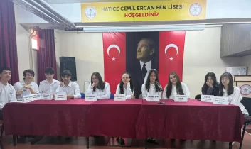 Öğrencilerden “Safahat İzinde Değerler Arayışı”