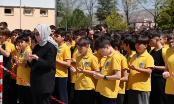 Öğrencilerden Şehide anma