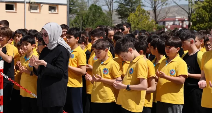 Öğrencilerden Şehide anma