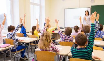 Okullarda serbest kıyafet uygulaması sona eriyor: Veliler kararı memnuniyetle karşıladı